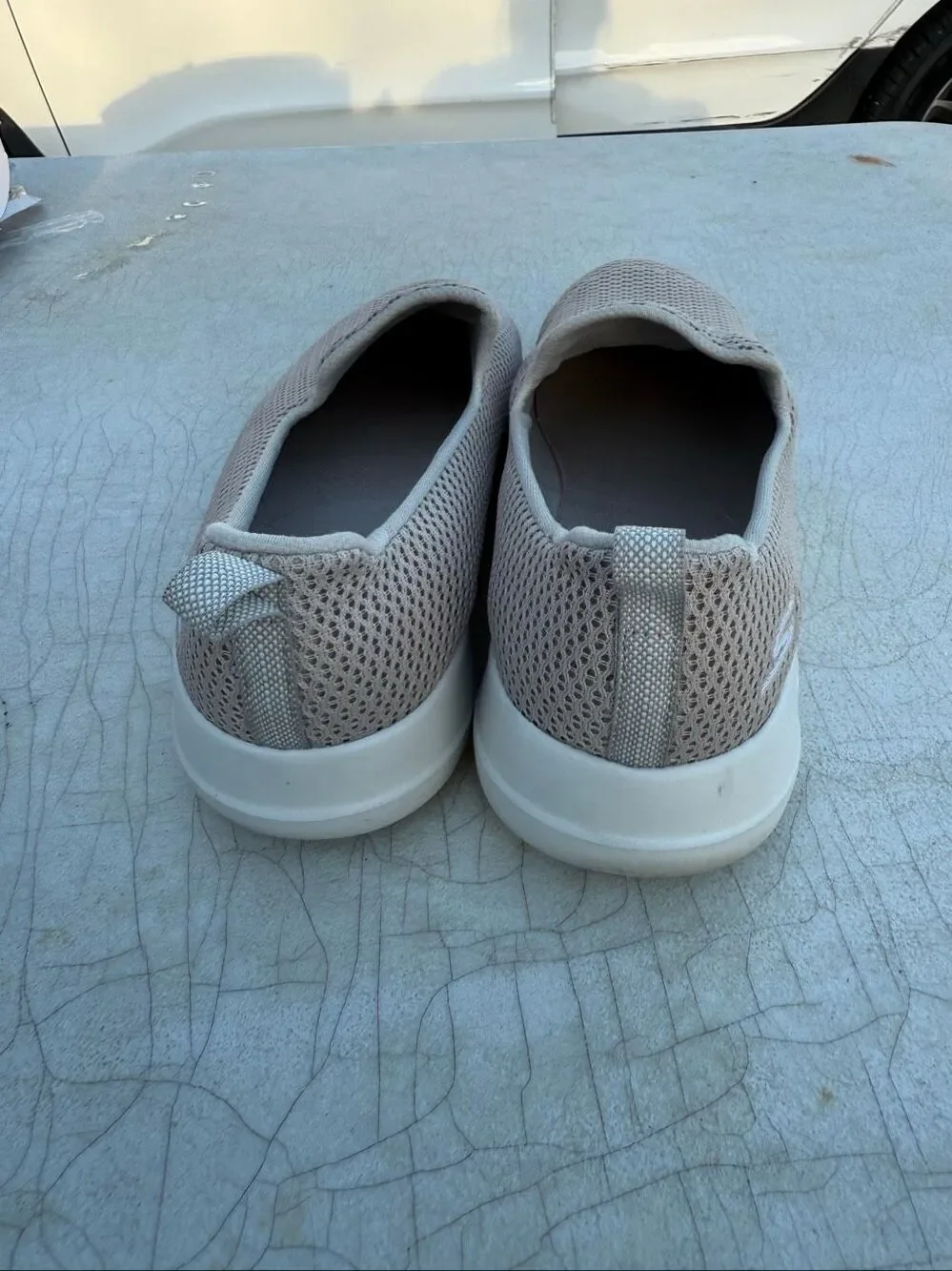 Skechers go walk